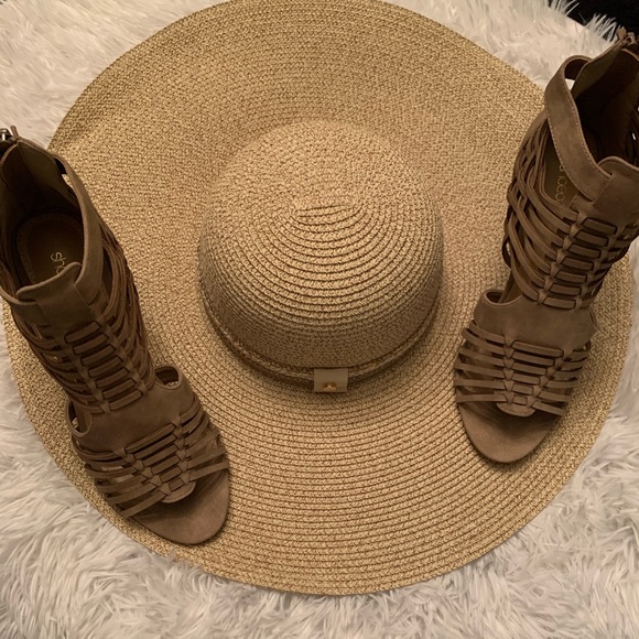 Beautiful taupe caged heeled sandal only S 10 left - Picture 12 of 15